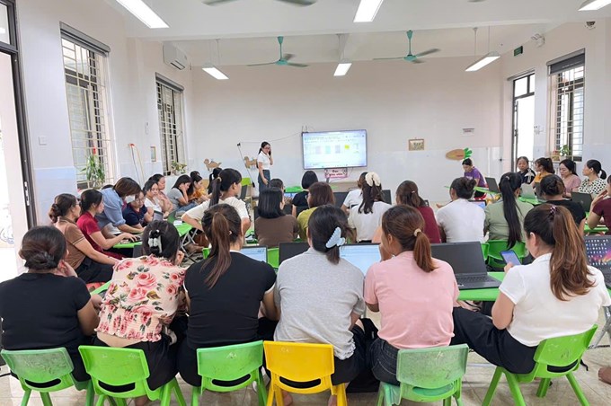 TRƯỜNG MẦM NON HỢP THANH TẬP HUẤN ỨNG DỤNG TRÍ TUỆ NHÂN TẠO, SẴN SÀNG CHO NĂM HỌC MỚI