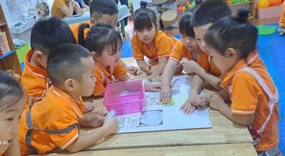 Hoạt động Làm phở cuốn lớp A4