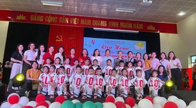 VŨ ĐIỆU BÉ VỚI TRÁI BÓNG TRÒN - SÂN CHƠI SÔI ĐỘNG CHO TRẺ MẦM NON HUYỆN MỸ ĐỨC