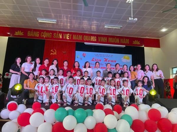 VŨ ĐIỆU BÉ VỚI TRÁI BÓNG TRÒN - SÂN CHƠI SÔI ĐỘNG CHO TRẺ MẦM NON HUYỆN MỸ ĐỨC