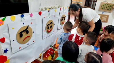 HĐTH DÁN KHUÔN MẶT CẢM XÚC LỚP  NT D4