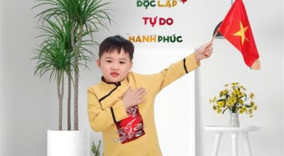 Hoạt động chào mừng ngày 30-4 của các bạn lớp 5TA4
