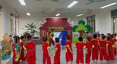 Hoạt động học trò chơi dân gian Luồn luồn tổ dế đạt giải nhì khối 5 tuổi huyện Mỹ Đức